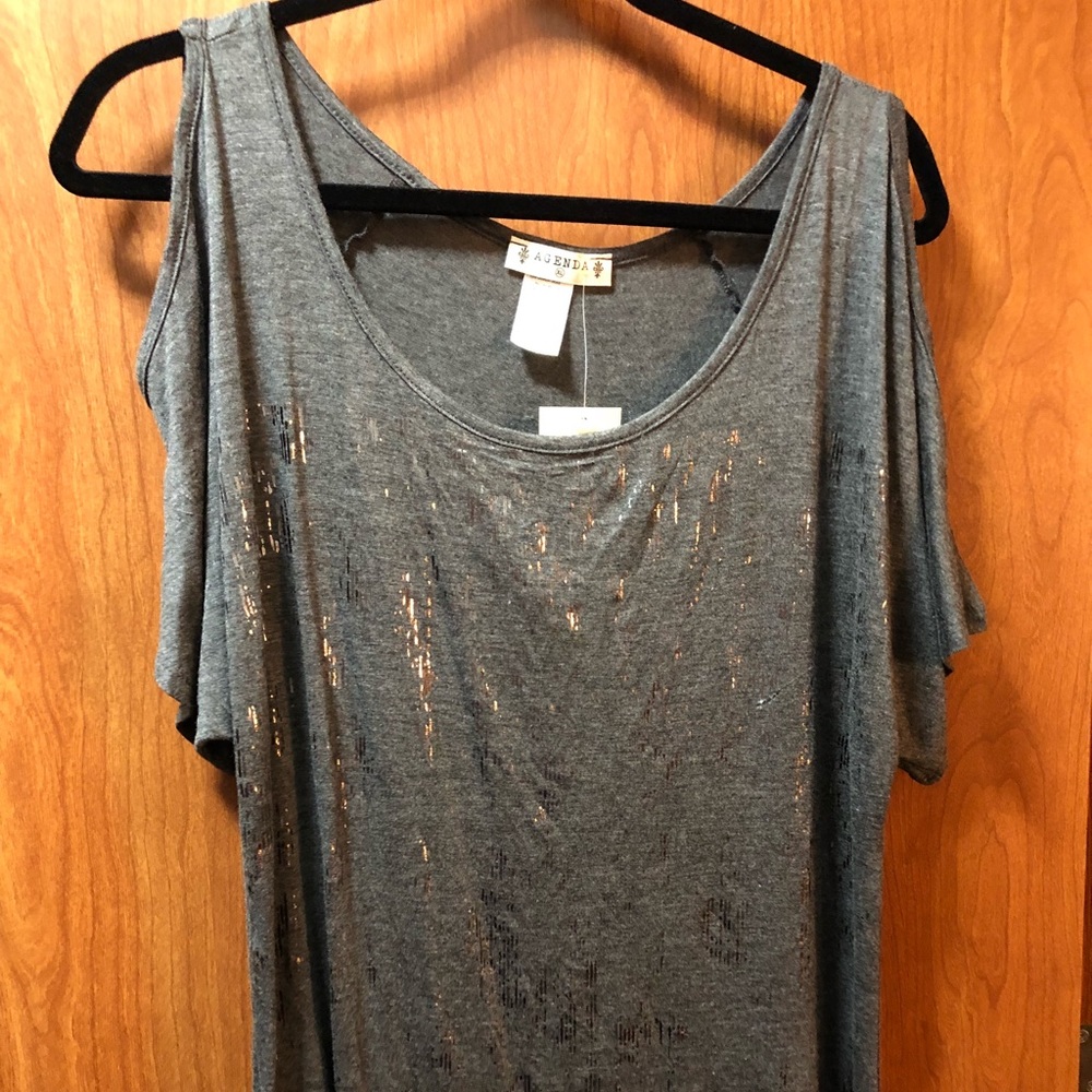 Grey peek-a-boo shoulder shirt